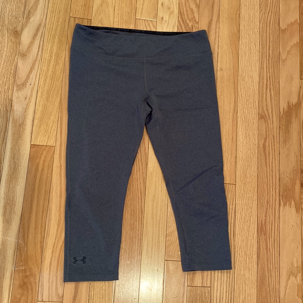 Heather gray Under Armour Heat Gear capri leggings